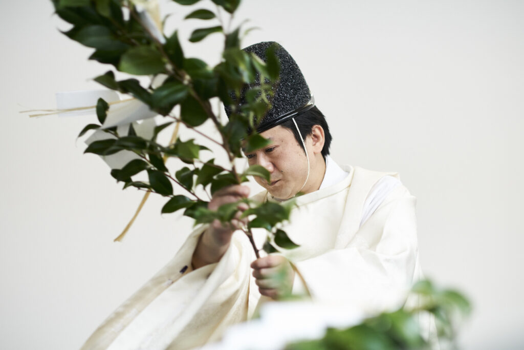 Shinto priest Masatsugu Okutani performing ritual with sakaki branches inside raw studios in Berlin